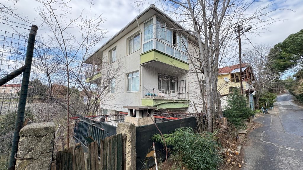 4-Storey Detached Building for Sale in Beykoz Anadolu Hisarı | Full Bosphorus View | Prime Investment Opportunity