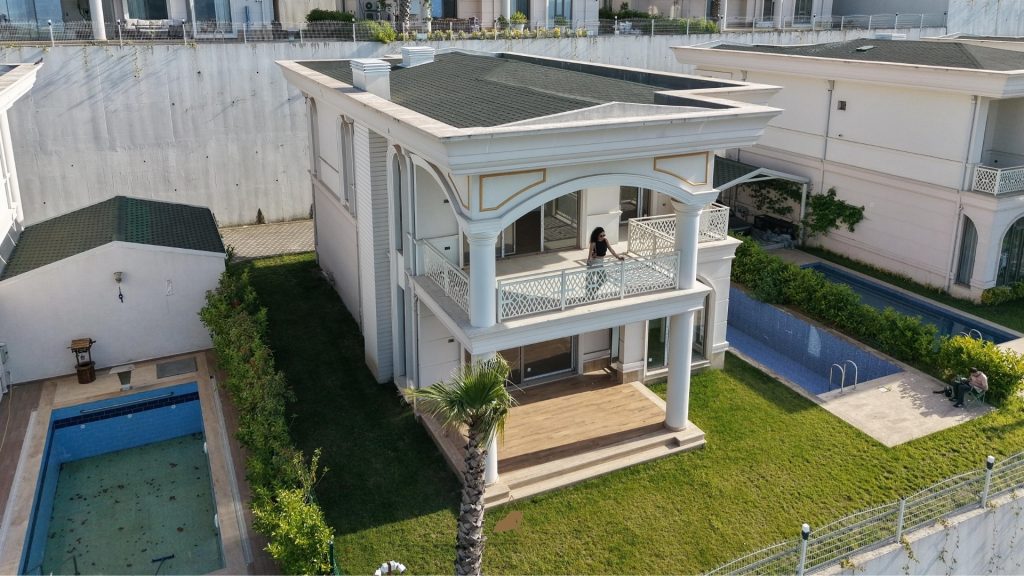 Detached Villa with a Private Pool in Yuvacık, Kocaeli