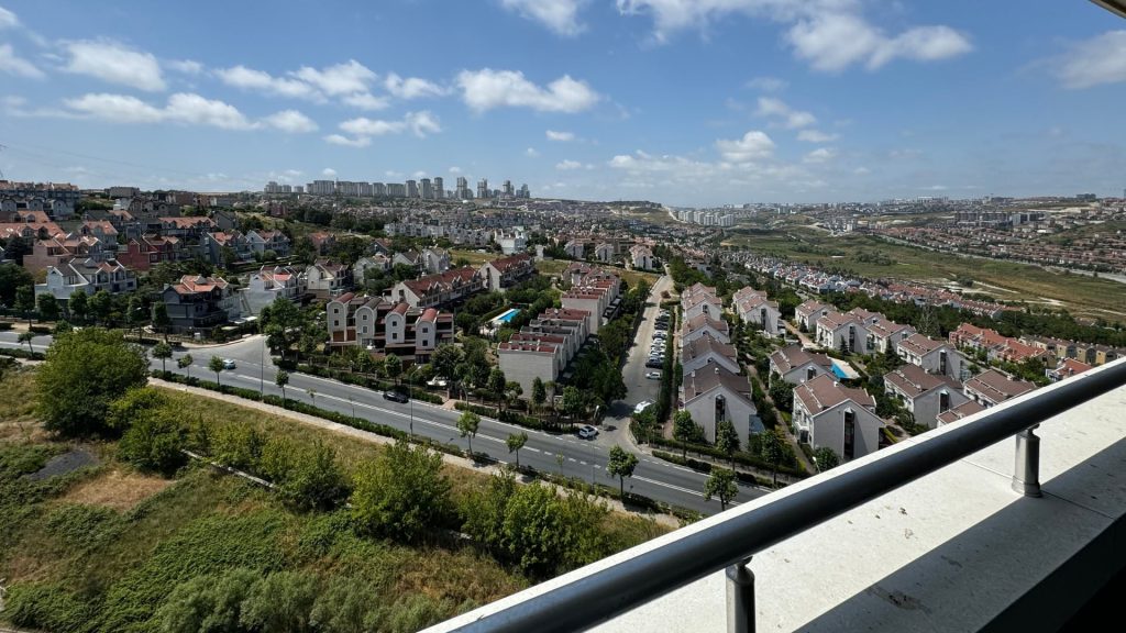 1+1 for sale in Spradon Vadi
