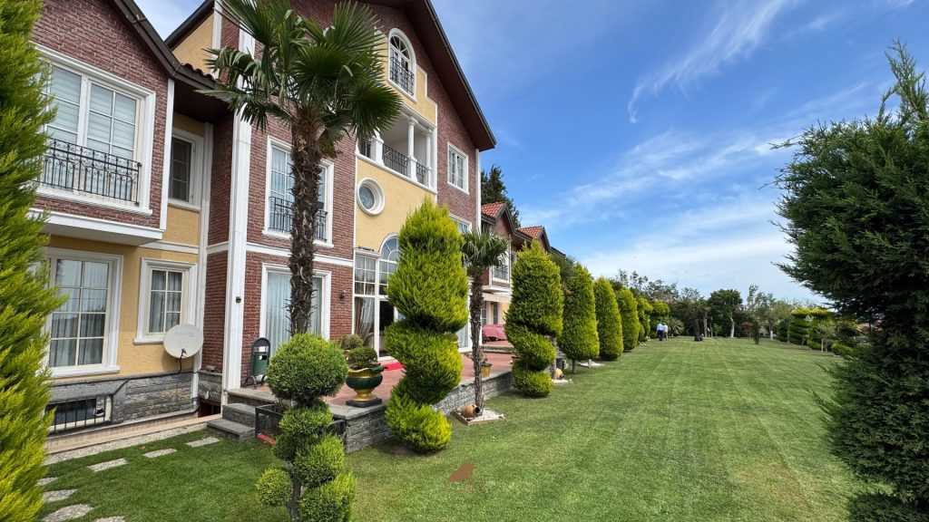 Custom-Built Mansion in Büyükçekmece