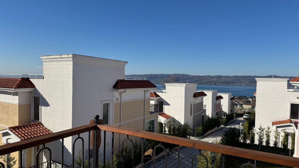 Fully Lake View Detached Villas in a Secure Gated Community